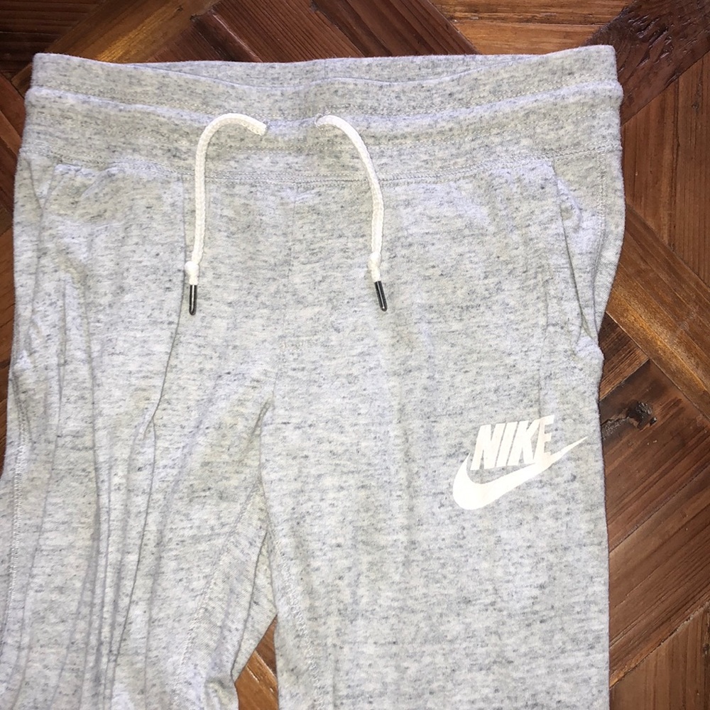 nike gray women’s joggers